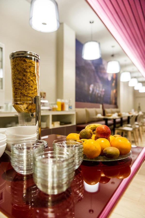 Hotel Le Chateaubriant Bagian luar foto