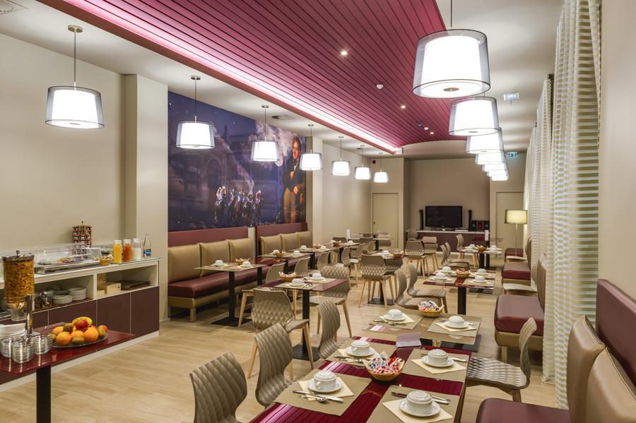 Hotel Le Chateaubriant Bagian luar foto