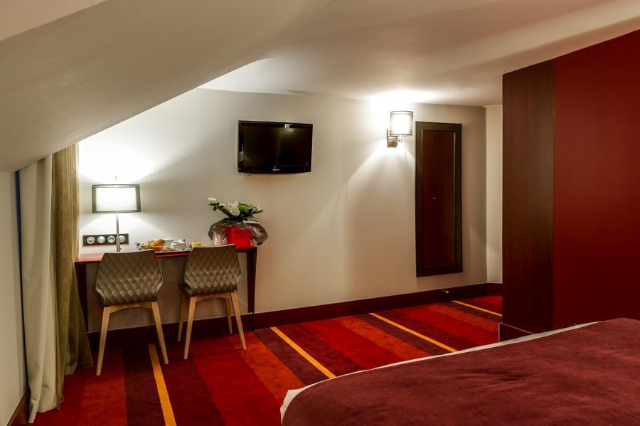 Hotel Le Chateaubriant Bagian luar foto