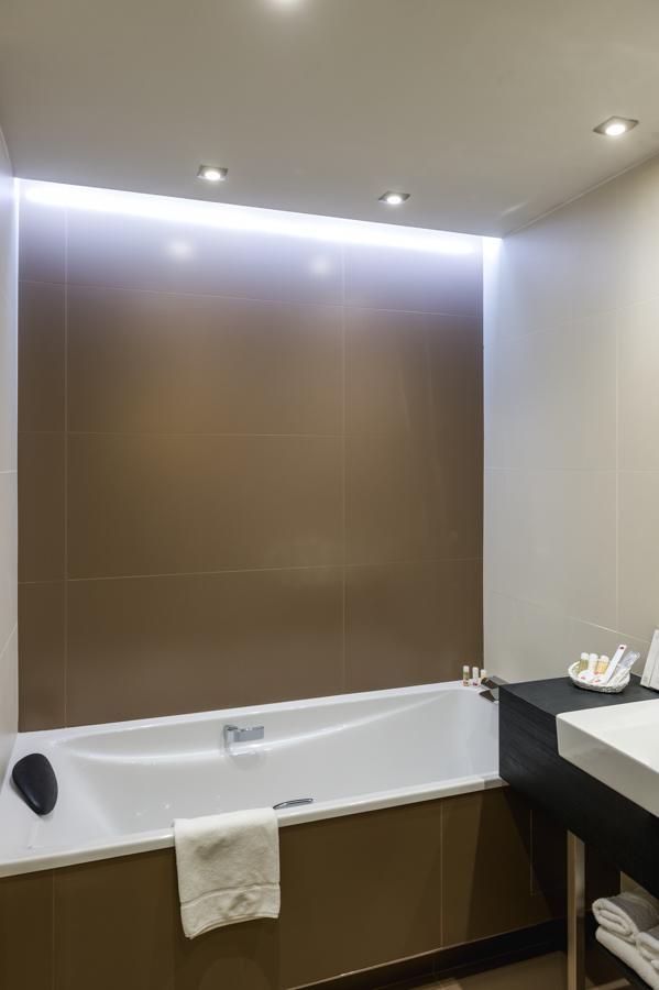Hotel Le Chateaubriant Bagian luar foto